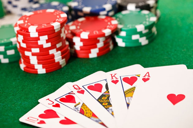 Poker được biết đến là game đánh bài phổ biến và nổi tiếng tại casino Hồ Tràm đồng thời thu hút rất nhiều người tham gia